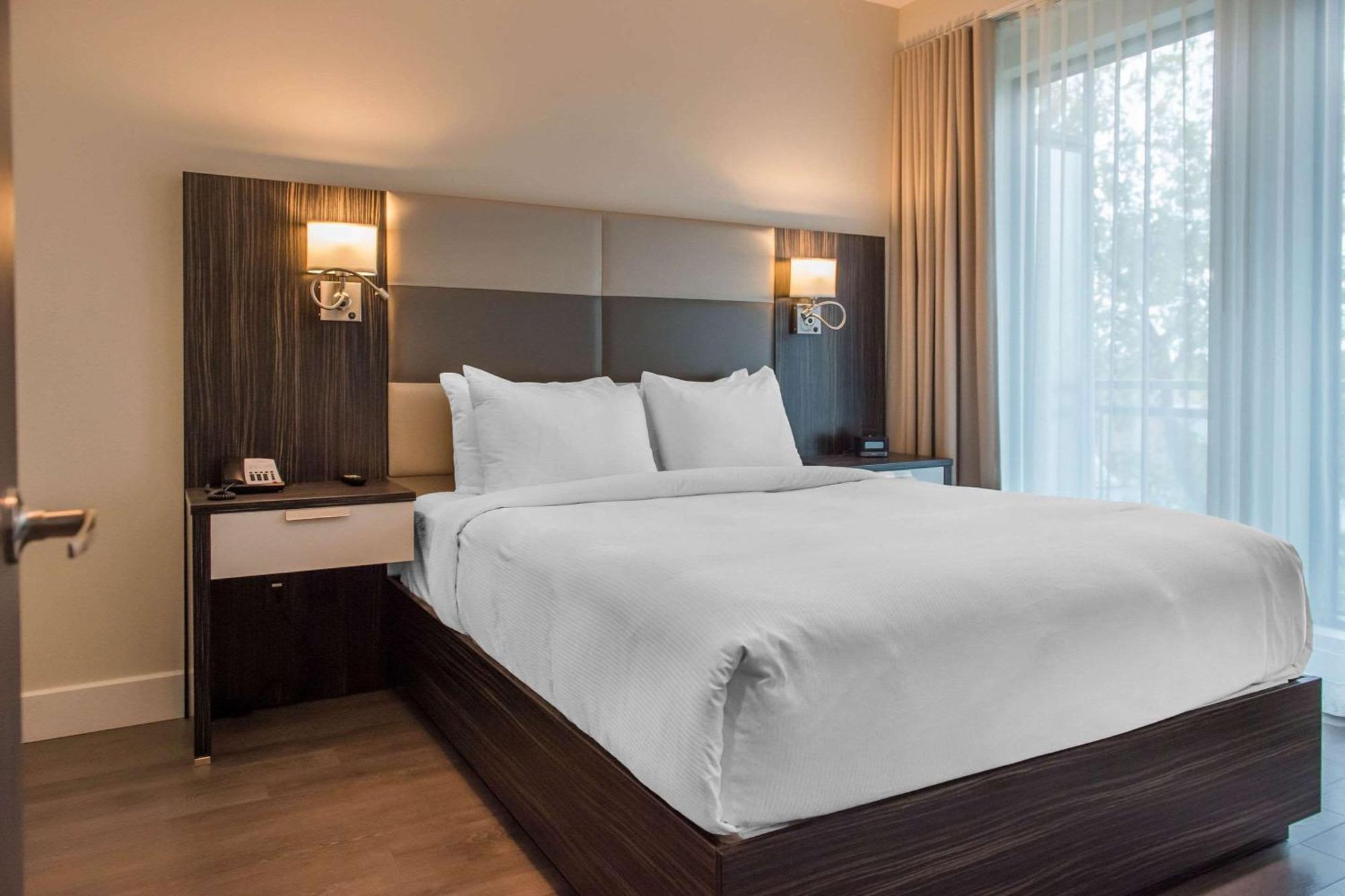 Les Suites Victoria, Ascend Hotel Collection Гатіно Екстер'єр фото