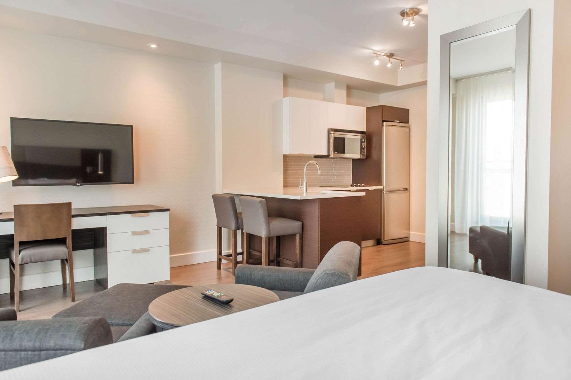 Les Suites Victoria, Ascend Hotel Collection Гатіно Екстер'єр фото
