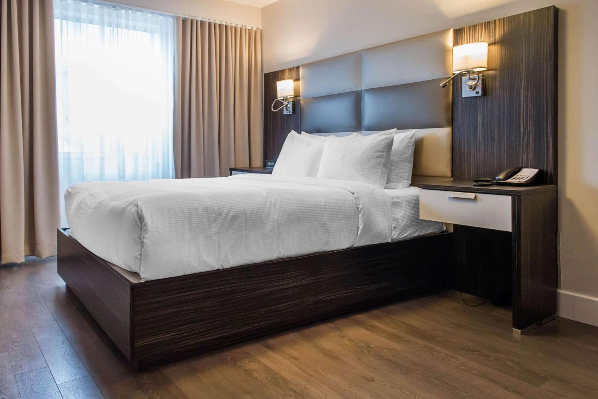 Les Suites Victoria, Ascend Hotel Collection Гатіно Екстер'єр фото